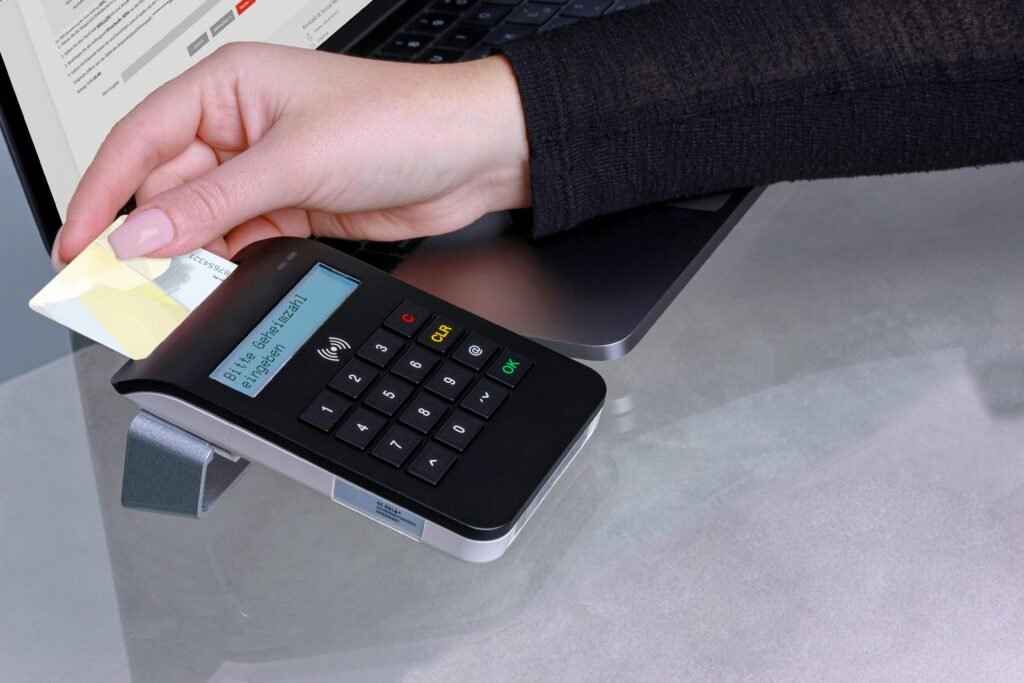 Mobile Card Payments for UK Tradesmen and Field Workers
